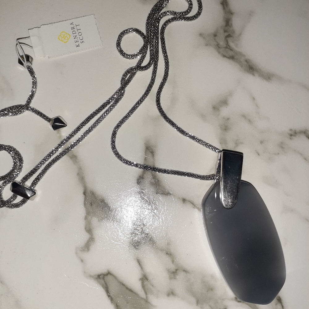 Authentic nwt Kendra Scott cat eye slide necklace